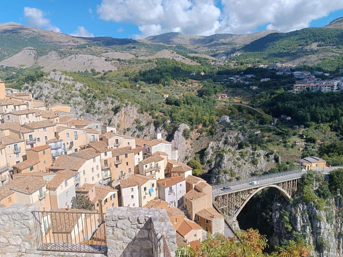 Apartamento Casetta Nel Borgo Pianello Con Vista Panoramica Muro Lucano Exterior foto